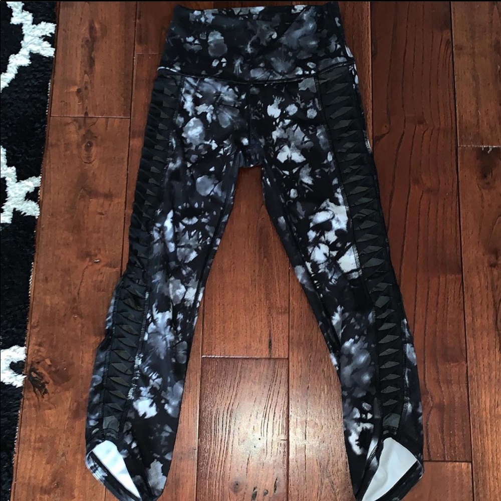 Tie Dye Lululemon Leggings w mesh - Picture 5 of 6